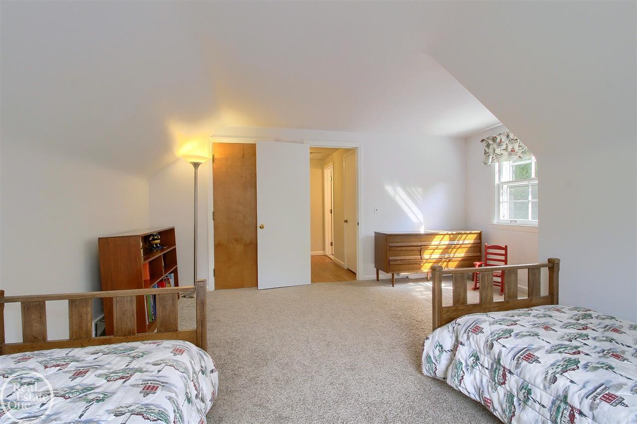 1044 Harvard Road Grosse Pointe, MI 48230 - Photo 20 of 30 31355471-19.JPG