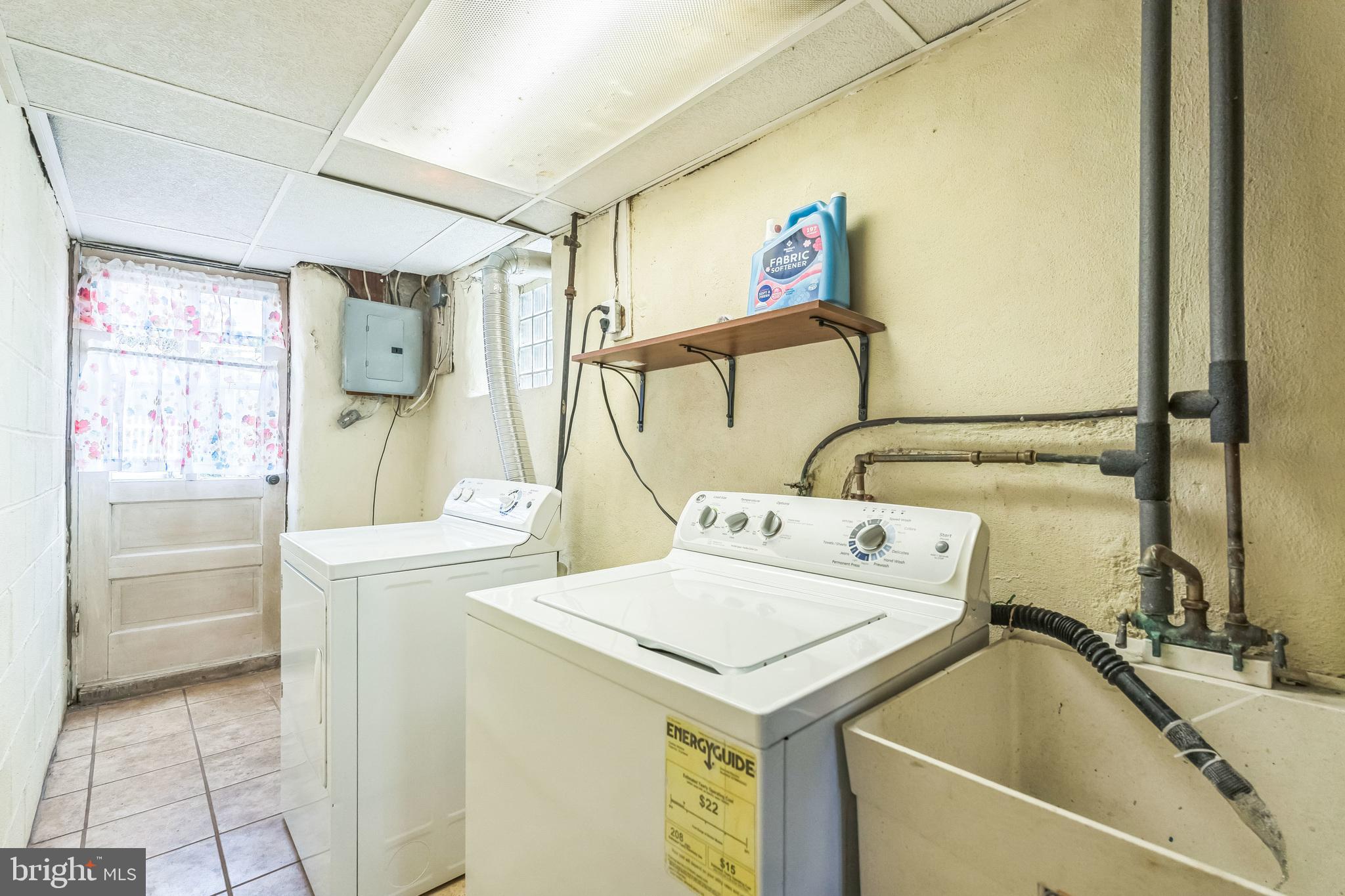 855 Medway Road Philadelphia, PA 19115 - Photo 14 of 30 a utility room with dryer and washer