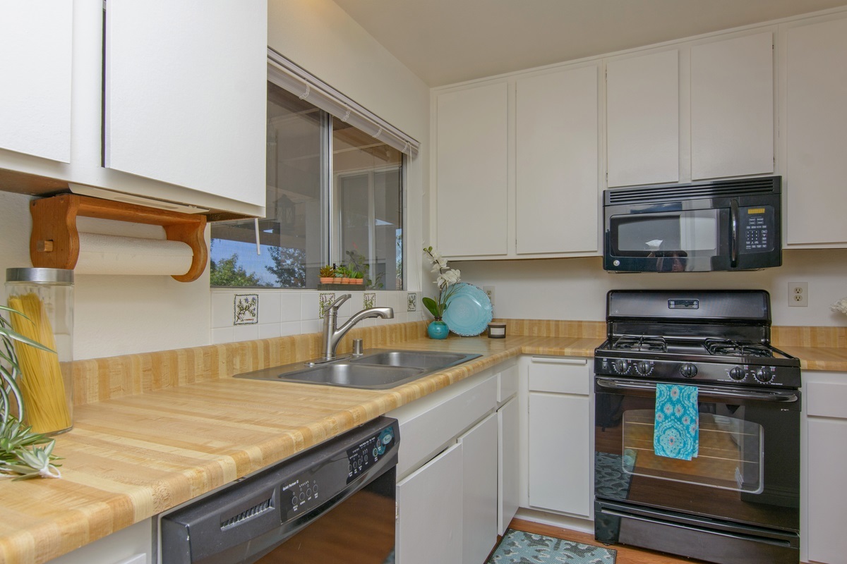 1371 Panorama Ridge Road Oceanside, CA 92056 - Photo 6 of 25
