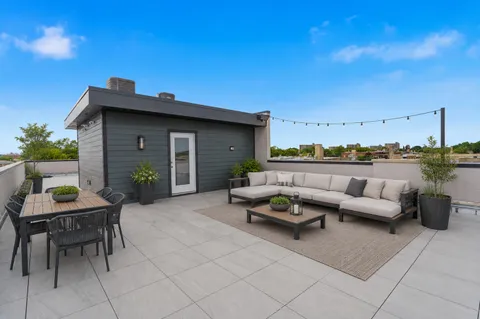 $650,000 | 6414 North Francisco Avenue, Unit 202, Chicago, IL 60645