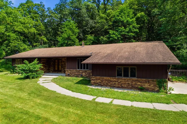 $699,900 | 24334 County Road 9, Winona, MN 55987