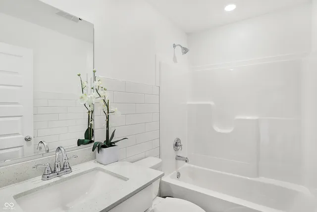 $359,995 | 2420 Fir Drive, Greenfield, IN 46140