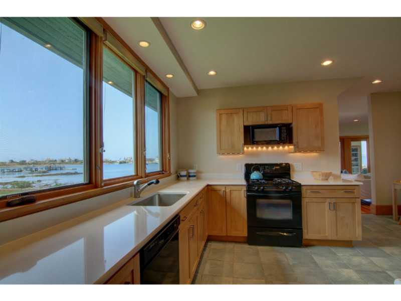 8 Minnesota Road Little Compton, RI 02837 - Photo 19 of 22 Kitchen.