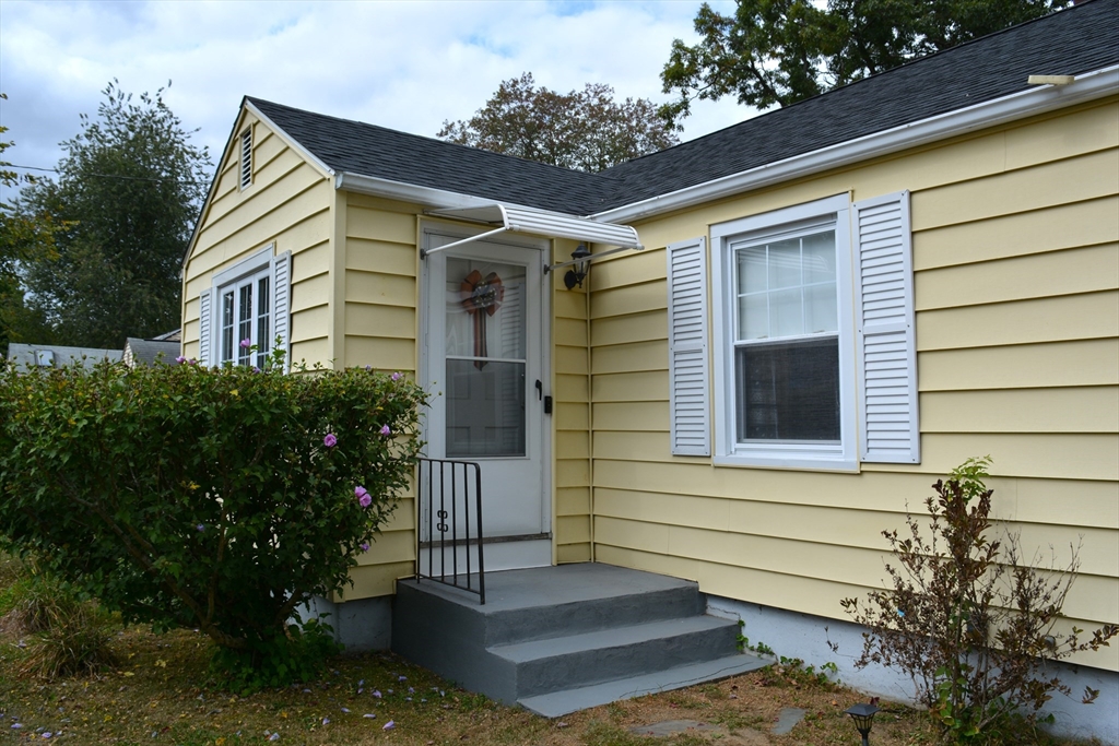 44 Brookside Circle Springfield, MA 01129 - Photo 1 of 42