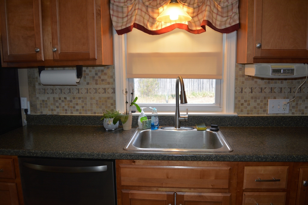 44 Brookside Circle Springfield, MA 01129 - Photo 12 of 42