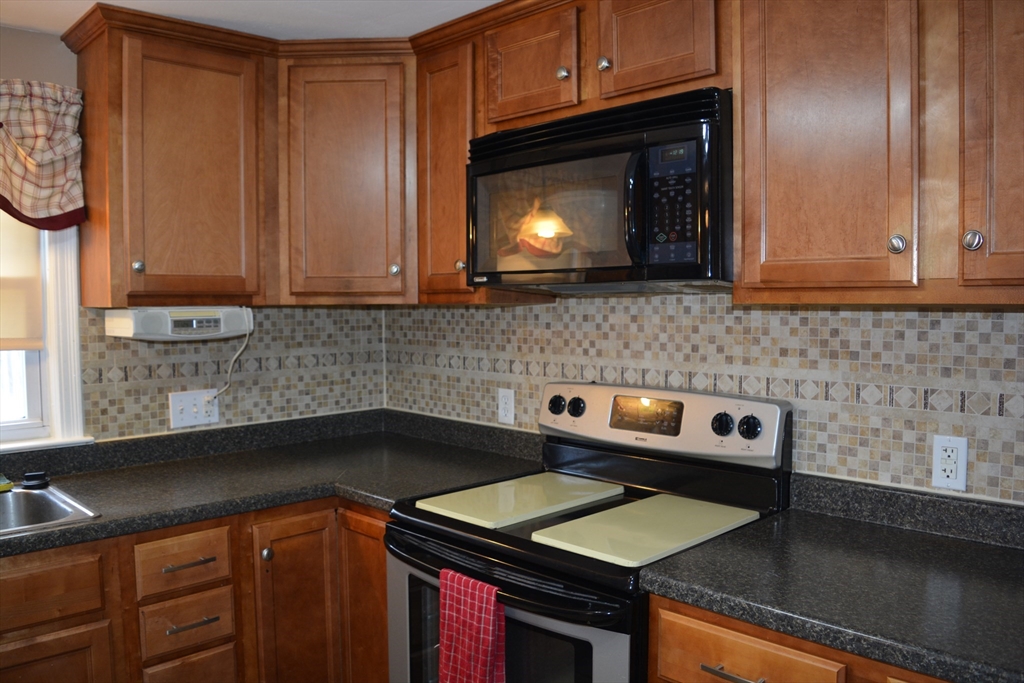44 Brookside Circle Springfield, MA 01129 - Photo 13 of 42