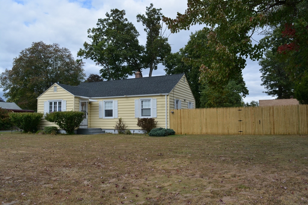 44 Brookside Circle Springfield, MA 01129 - Photo 2 of 42