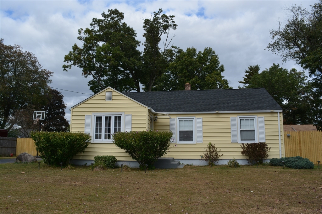 44 Brookside Circle Springfield, MA 01129 - Photo 3 of 42