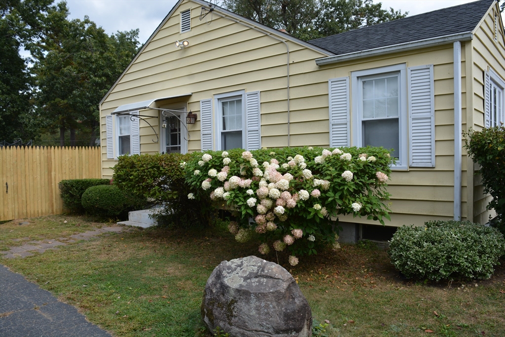 44 Brookside Circle Springfield, MA 01129 - Photo 5 of 42