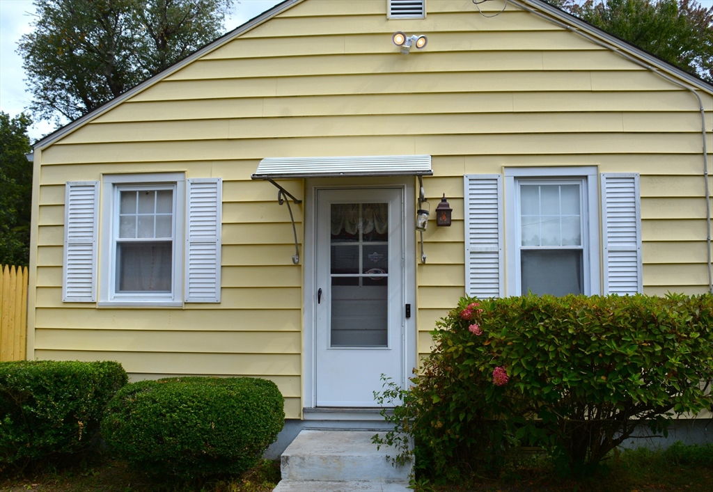 44 Brookside Circle Springfield, MA 01129 - Photo 6 of 42