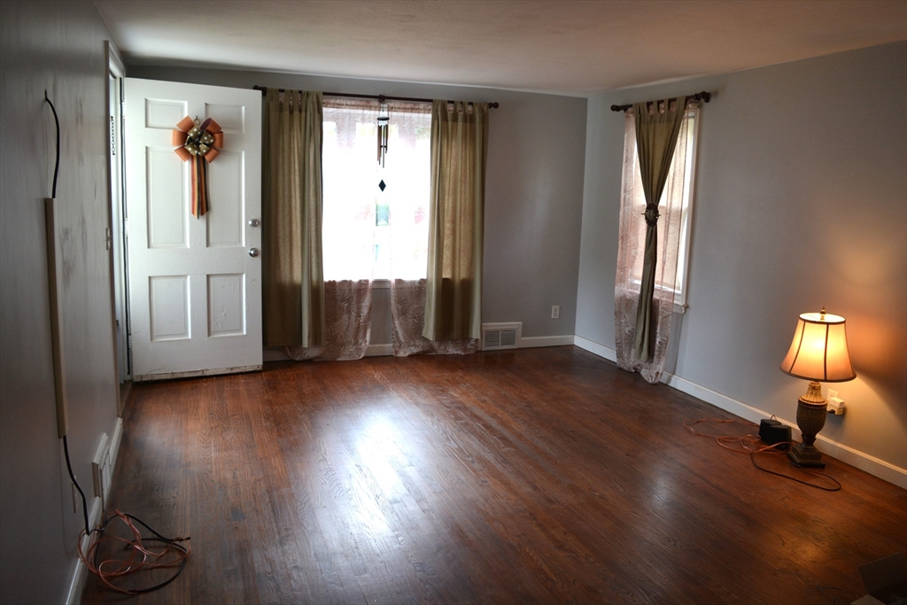 44 Brookside Circle Springfield, MA 01129 - Photo 7 of 42