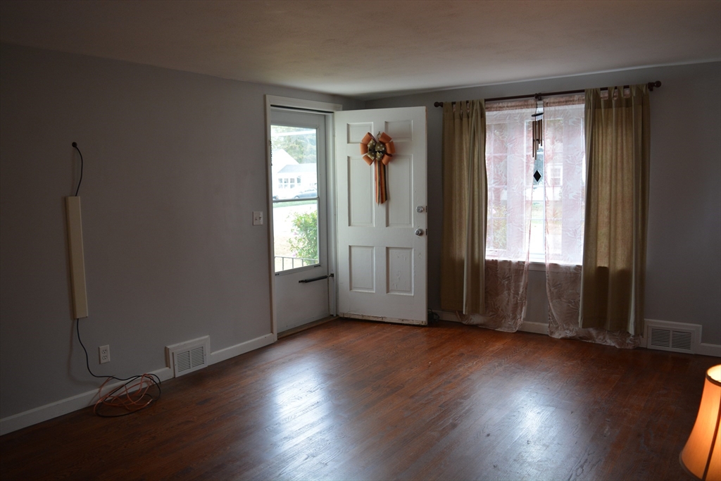 44 Brookside Circle Springfield, MA 01129 - Photo 8 of 42