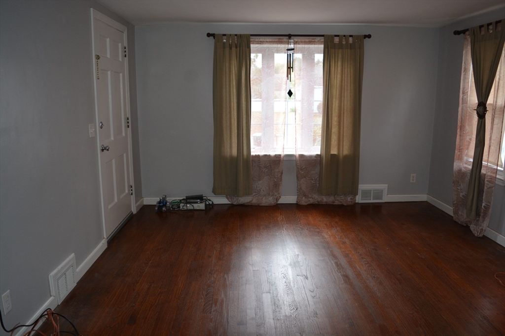 44 Brookside Circle Springfield, MA 01129 - Photo 9 of 42