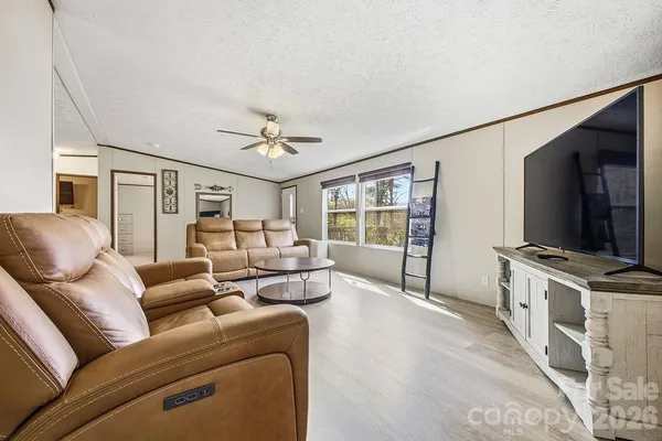 $284,900 | 31 McGee Hl Road, Fairview, NC 28730