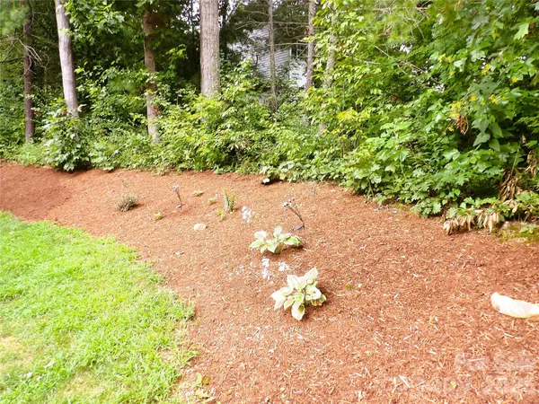 $284,900 | 31 McGee Hl Road, Fairview, NC 28730