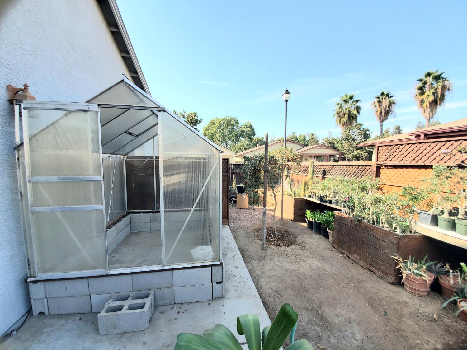 359 Amber Dinuba, CA 93618 - Photo 22 of 22 a view of a room with gym equipment