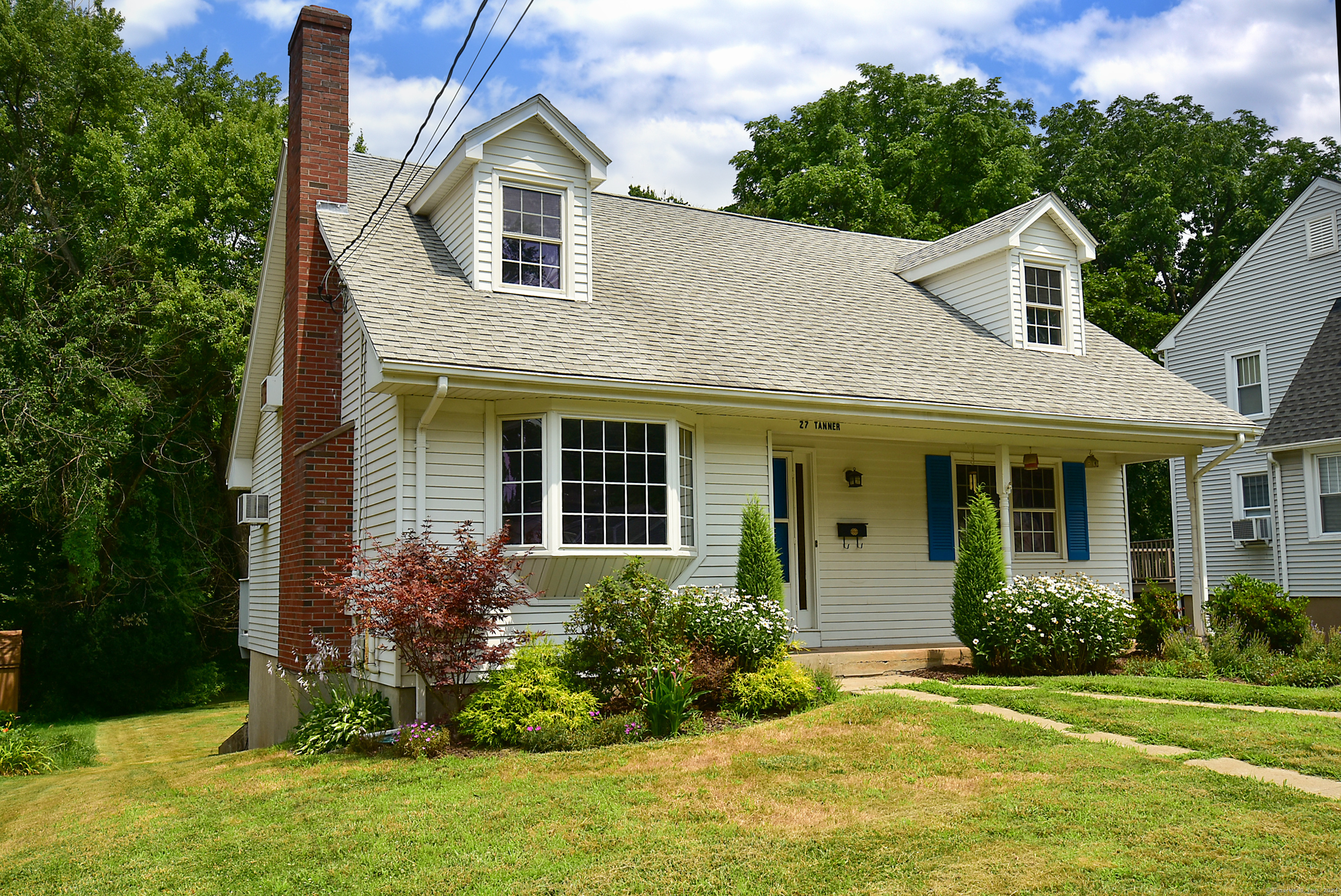 27 Tanner Street Manchester, CT 06042 - Photo 1 of 1