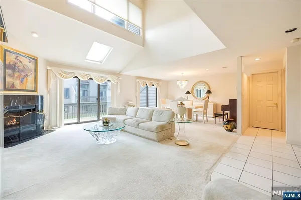 $890,000 | 856 Hemlock Court, Unit T175, Norwood, NJ 07648