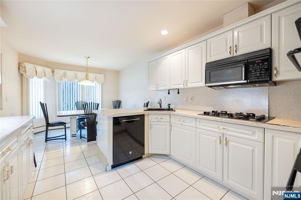 856 Hemlock Court, Unit T175 Norwood, NJ 07648 - Photo 18 of 37