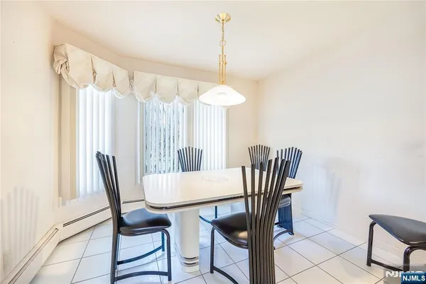 $890,000 | 856 Hemlock Court, Unit T175, Norwood, NJ 07648