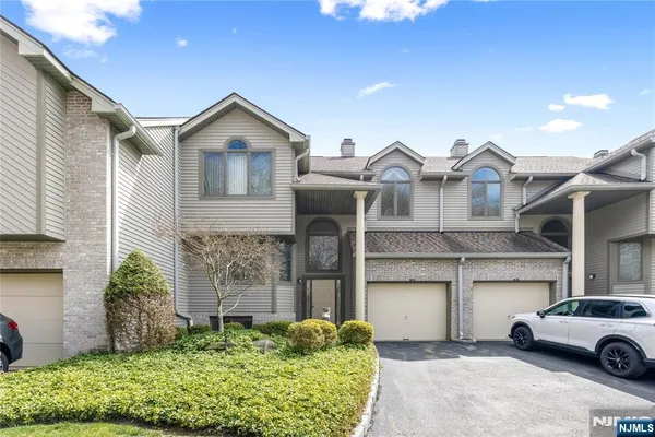 $890,000 | 856 Hemlock Court, Unit T175, Norwood, NJ 07648