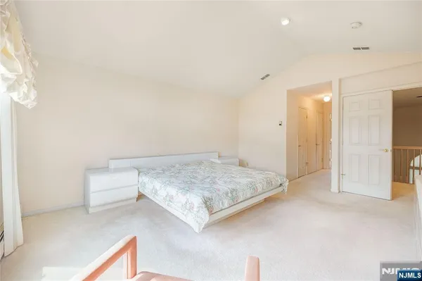 $890,000 | 856 Hemlock Court, Unit T175, Norwood, NJ 07648