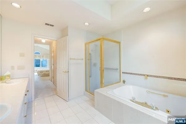 $890,000 | 856 Hemlock Court, Unit T175, Norwood, NJ 07648