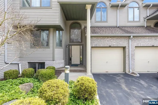 $890,000 | 856 Hemlock Court, Unit T175, Norwood, NJ 07648