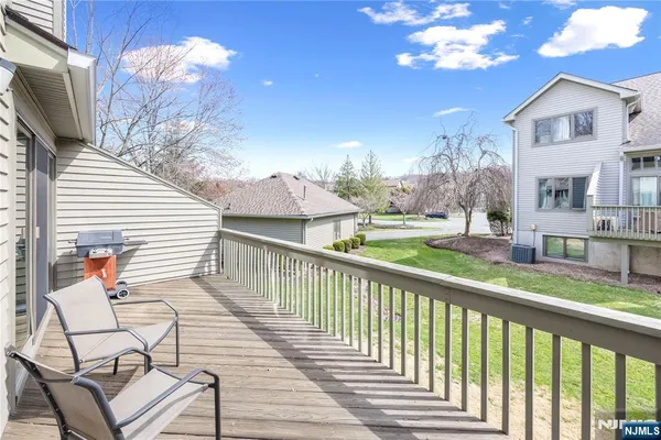 $890,000 | 856 Hemlock Court, Unit T175, Norwood, NJ 07648