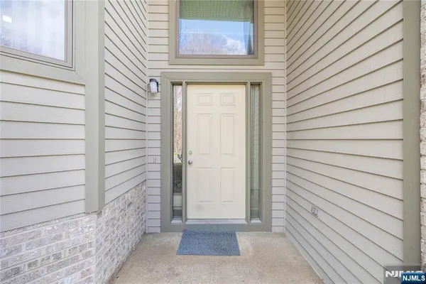 $890,000 | 856 Hemlock Court, Unit T175, Norwood, NJ 07648