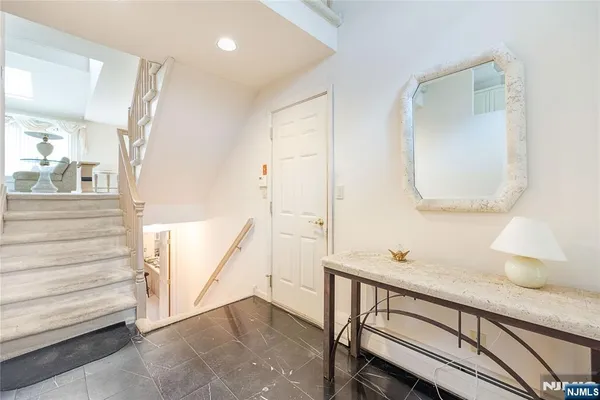 $890,000 | 856 Hemlock Court, Unit T175, Norwood, NJ 07648