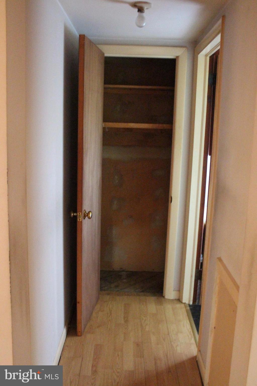 997 Bishop Meade Road Boyce, VA 22620 - Photo 11 of 15 Upper level hall