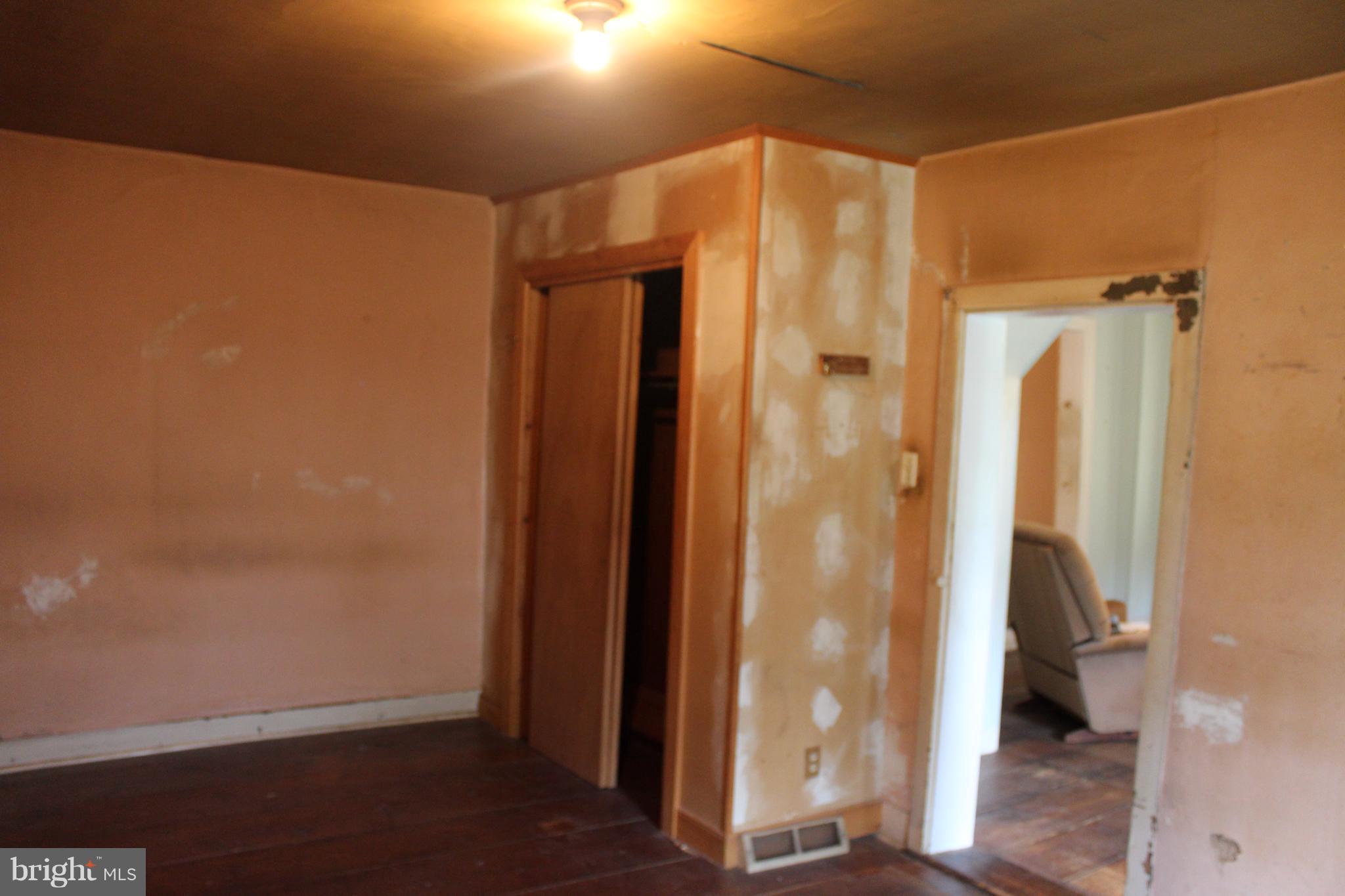 997 Bishop Meade Road Boyce, VA 22620 - Photo 7 of 15 Main level bedroom