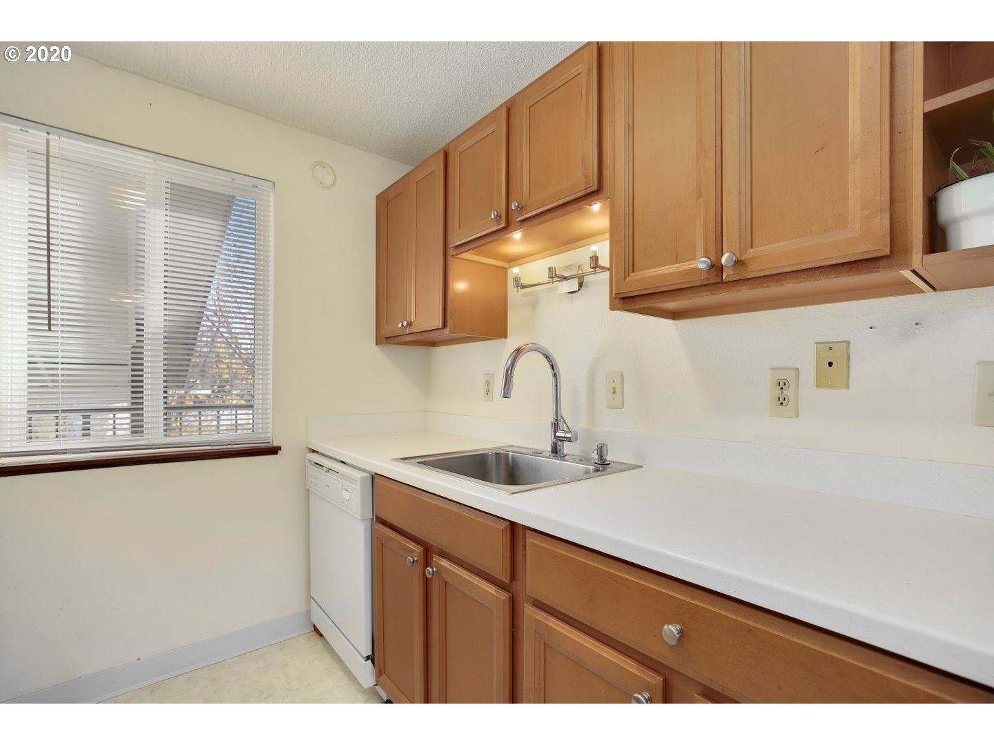 14095 Southwest Walker Road, Unit 7 Beaverton, OR 97005 - Photo 8 of 22 Gallery Image 8