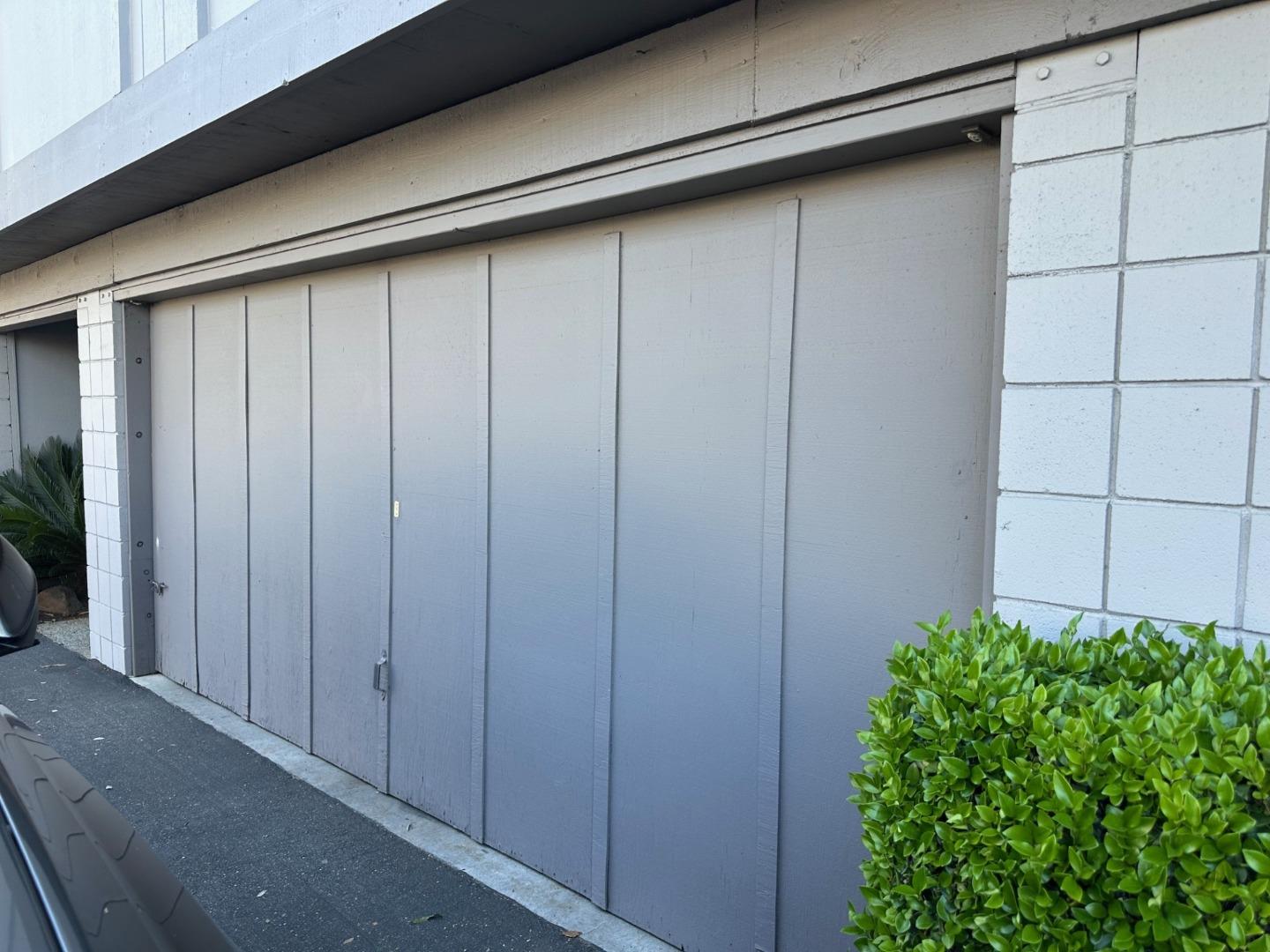 2212 Almaden Road, Unit A San Jose, CA 95125 - Photo 15 of 15 a view of a garage