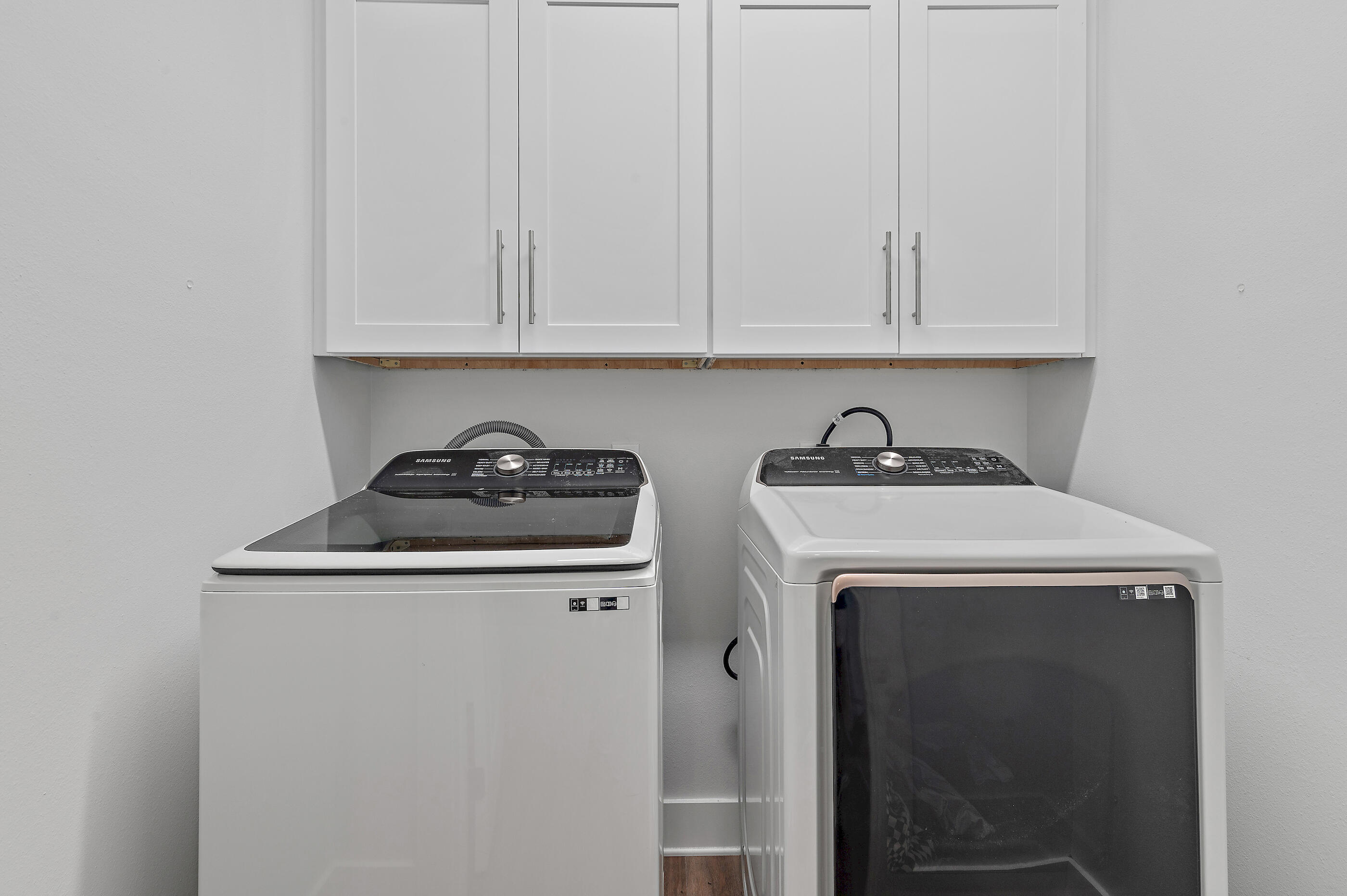 8 Alexander Way Freeport, FL 32439 - Photo 20 of 24 Laundry Room
