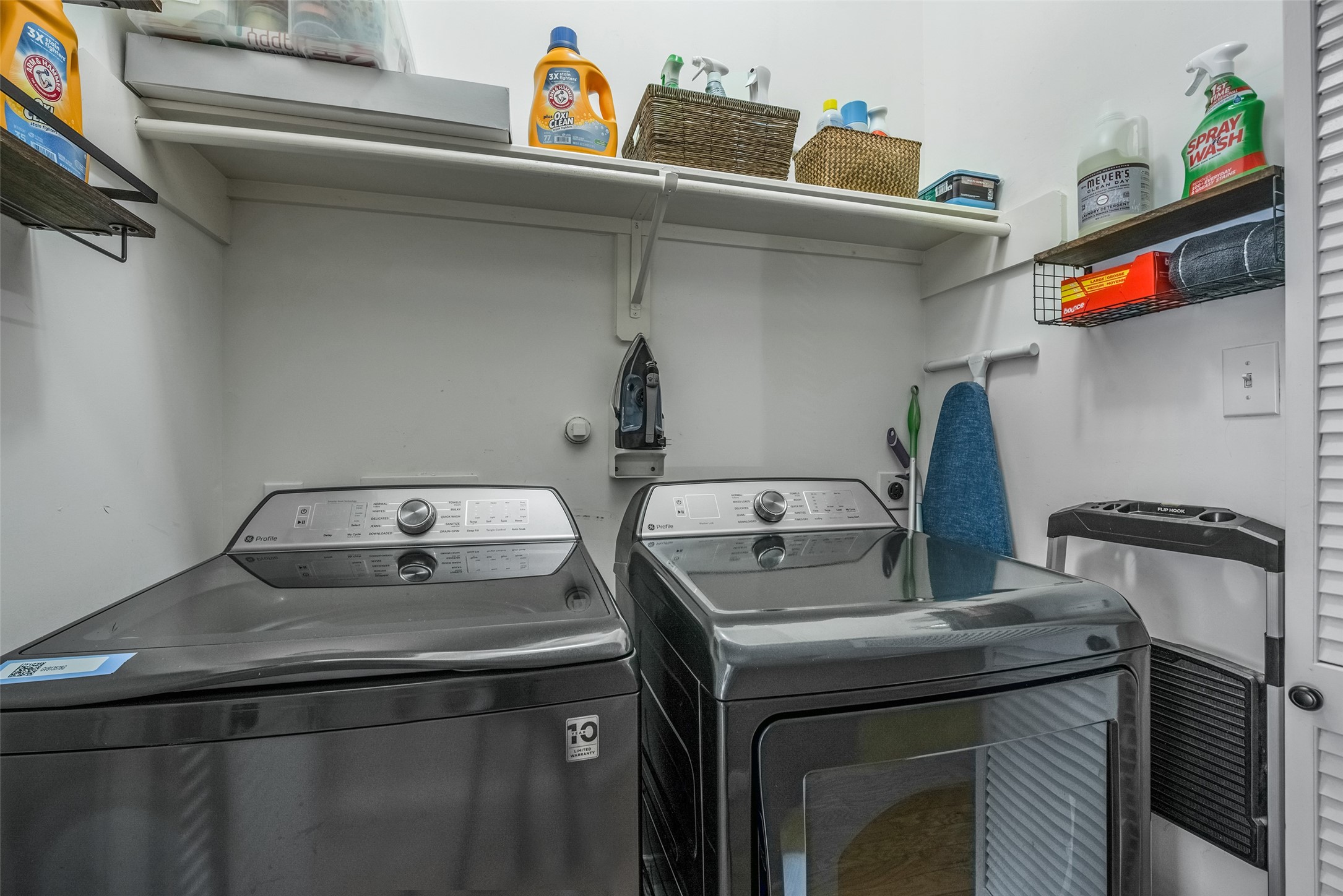 1028 La Rue Street Houston, TX 77019 - Photo 18 of 29 Laundry is conveniently located next to the primary bedroom.
