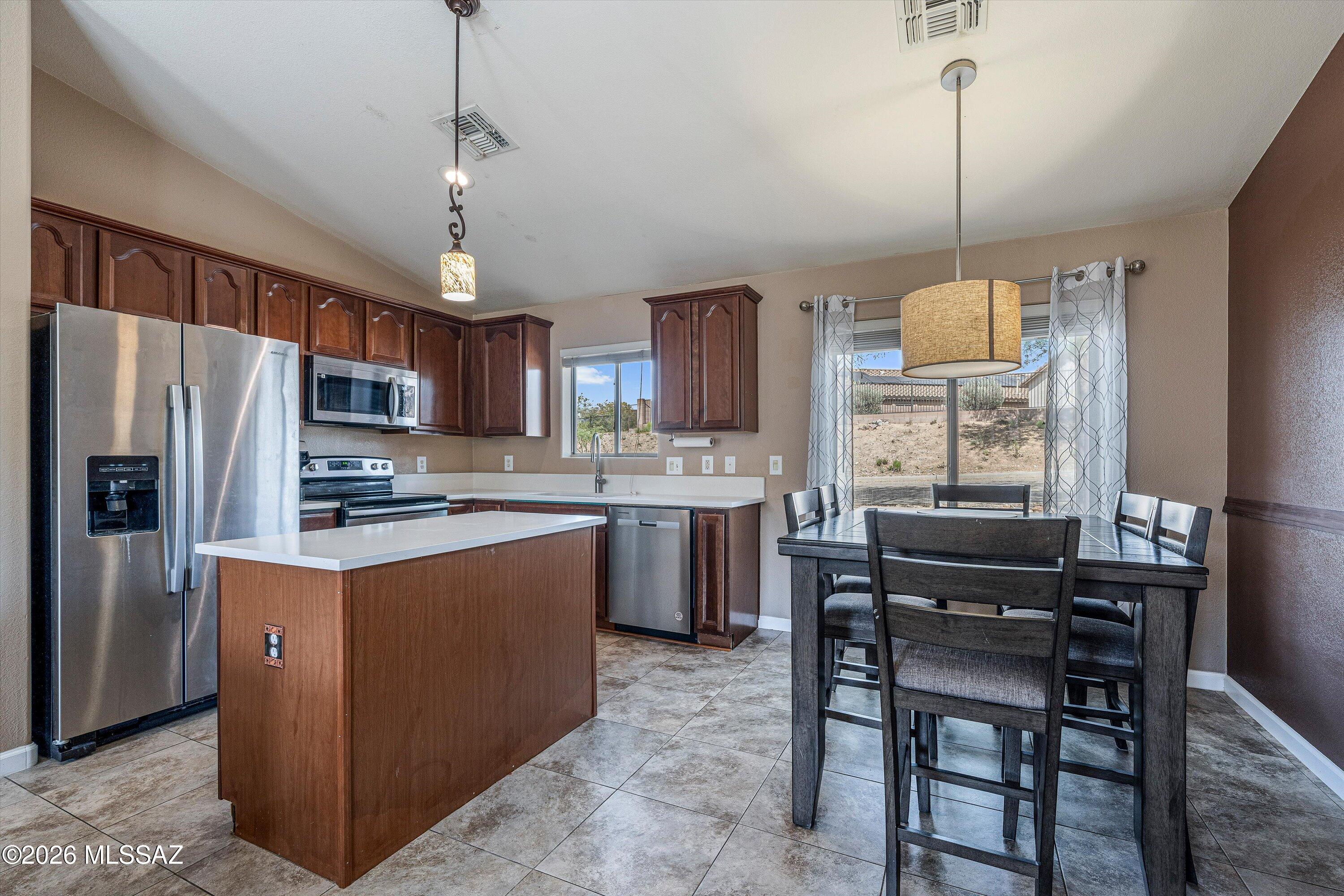 10790 South April Spring Place Vail, AZ 85641 - Photo 12 of 31 12-Kitchen & Dining