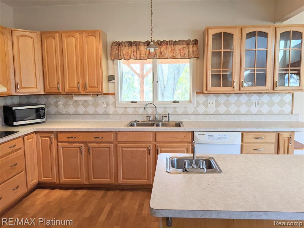 18819 Ridge Road Northville, MI 48167 - Photo 14 of 83