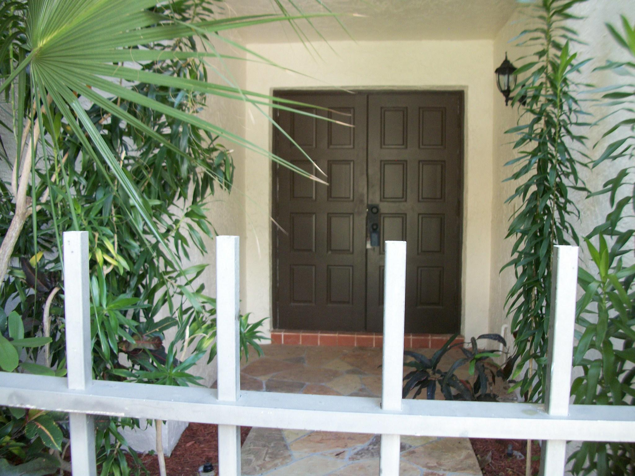 7615 Solimar Circle Boca Raton, FL 33433 - Photo 31 of 32 Outside courtyard