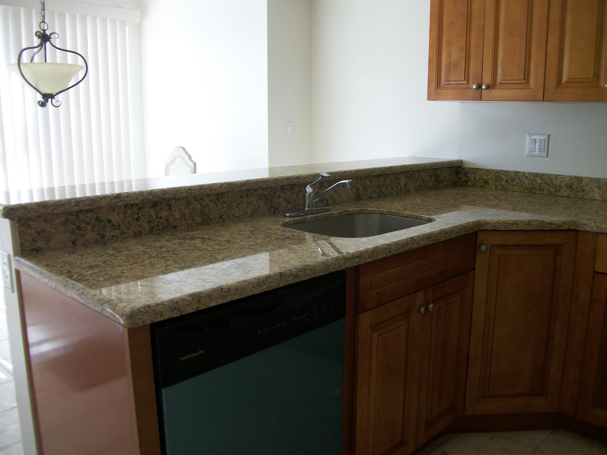 7615 Solimar Circle Boca Raton, FL 33433 - Photo 4 of 32 Kitchen w/granite