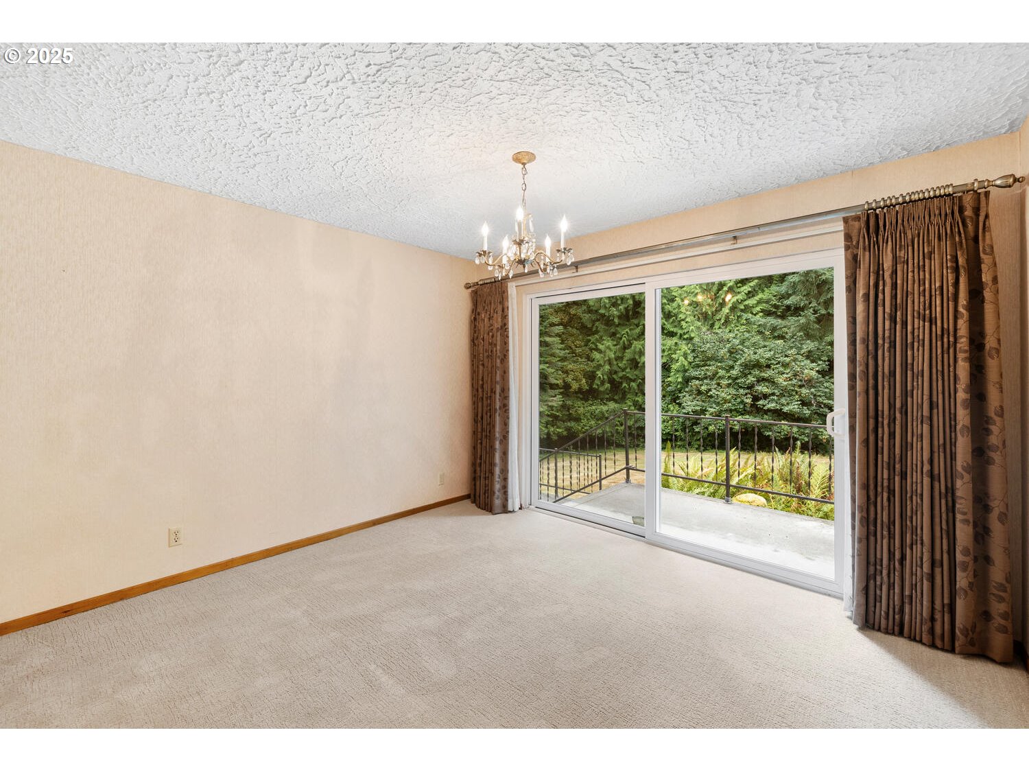 3208 Northwest 199th Street Ridgefield, WA 98642 - Photo 20 of 48 a very nice looking room with a large window