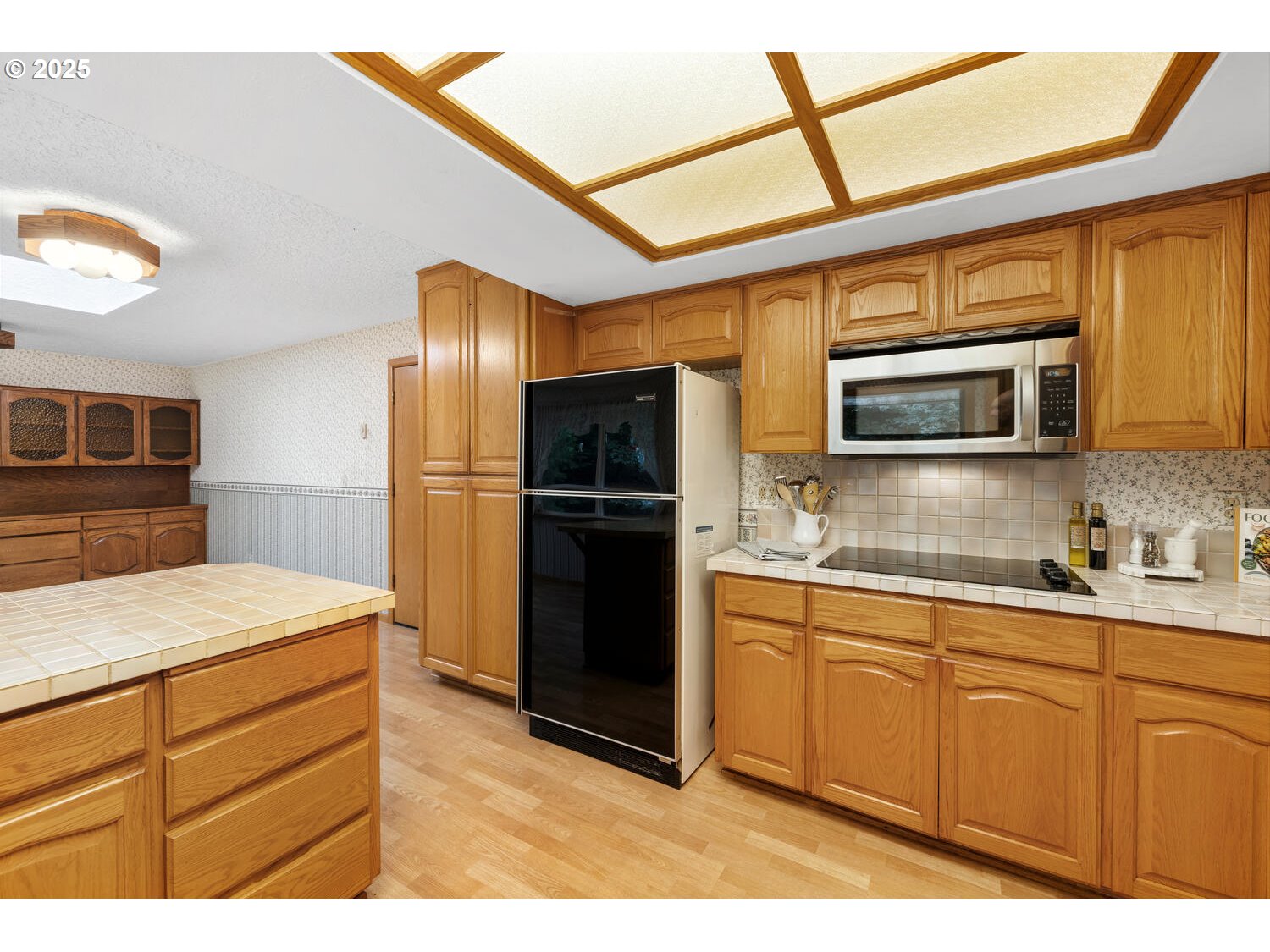 3208 Northwest 199th Street Ridgefield, WA 98642 - Photo 26 of 48 a kitchen with stainless steel appliances kitchen island granite countertop a refrigerator stove and sink
