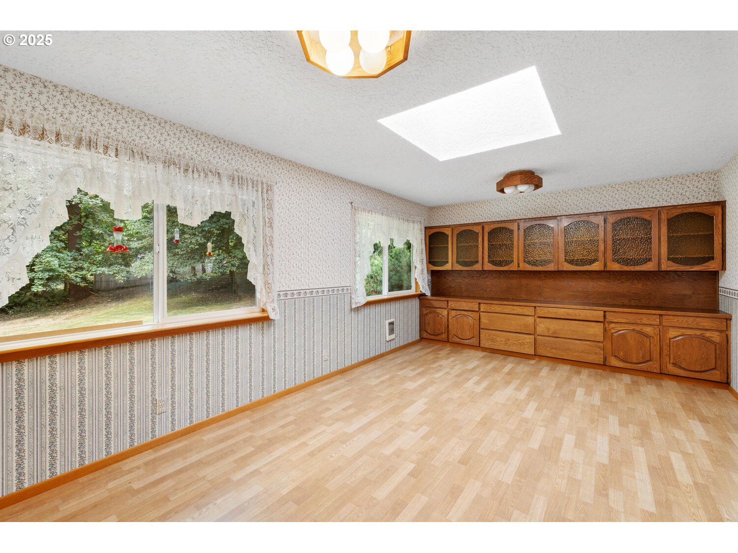 3208 Northwest 199th Street Ridgefield, WA 98642 - Photo 27 of 48 a view of livingroom with furniture and closet