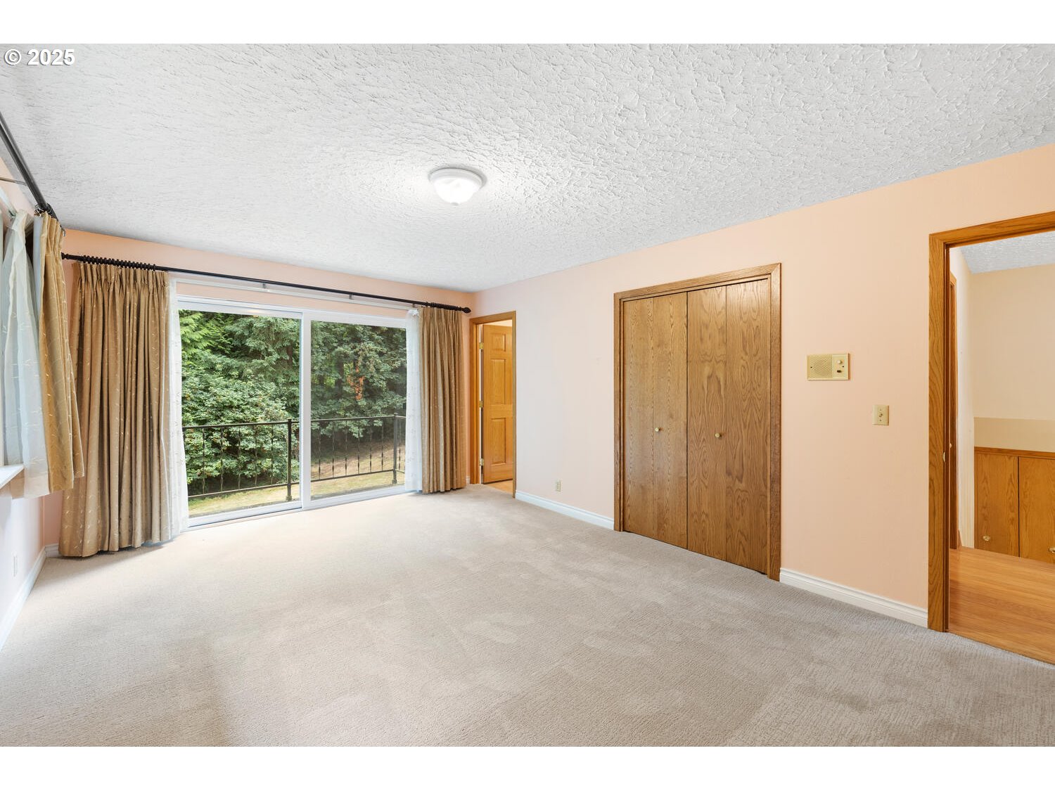 3208 Northwest 199th Street Ridgefield, WA 98642 - Photo 29 of 48 a view of empty room with floor to ceiling window