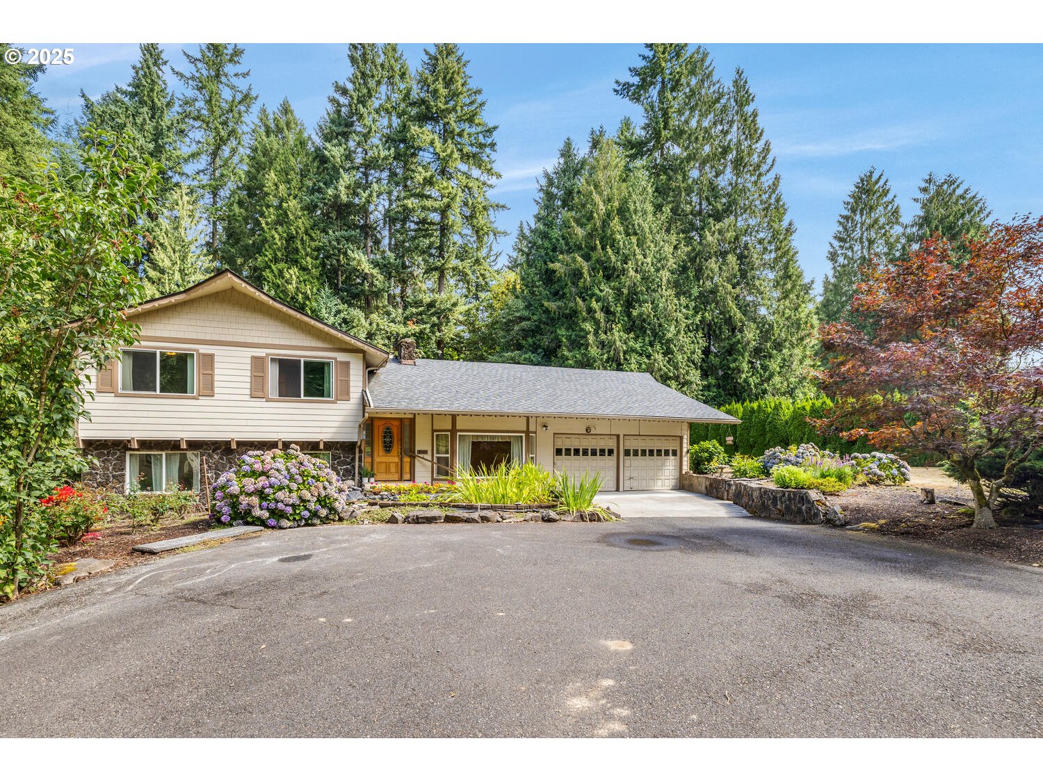 3208 Northwest 199th Street Ridgefield, WA 98642 - Photo 6 of 48 a front view of a house with a garden