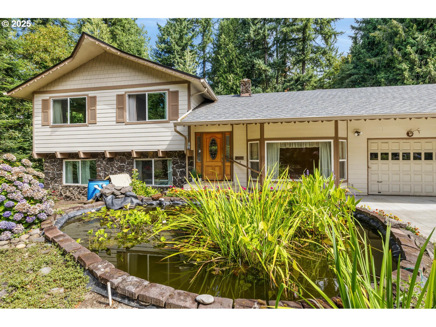 3208 Northwest 199th Street Ridgefield, WA 98642 - Photo 8 of 48 a front view of a house with a garden