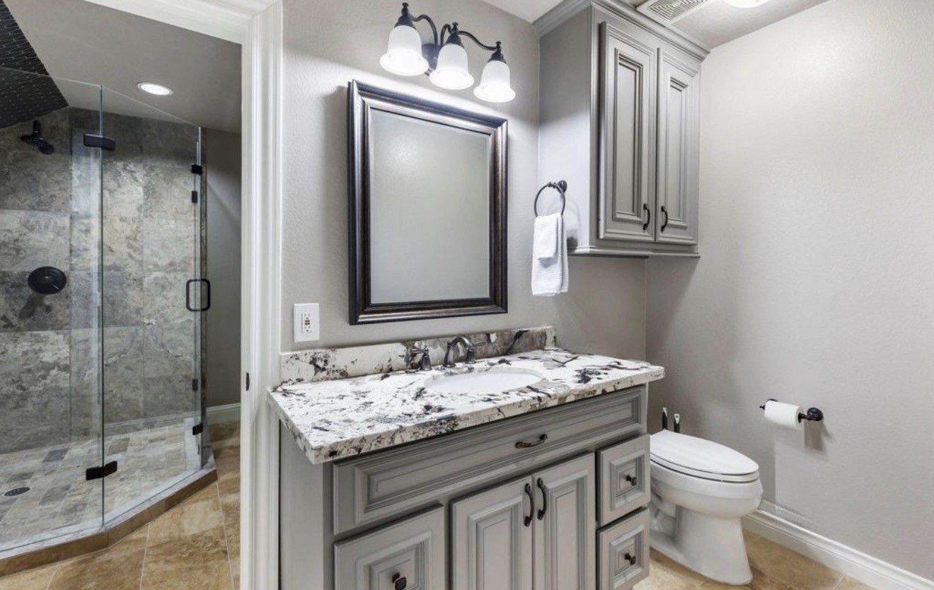 7930 Spring Village Drive Spring, TX 77389 - Photo 26 of 42 Full bath with shower upstairs.