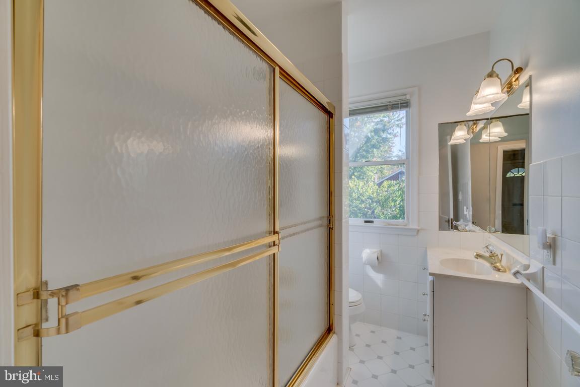 10113 Greenock Road Silver Spring, MD 20901 - Photo 16 of 29 Bathroom