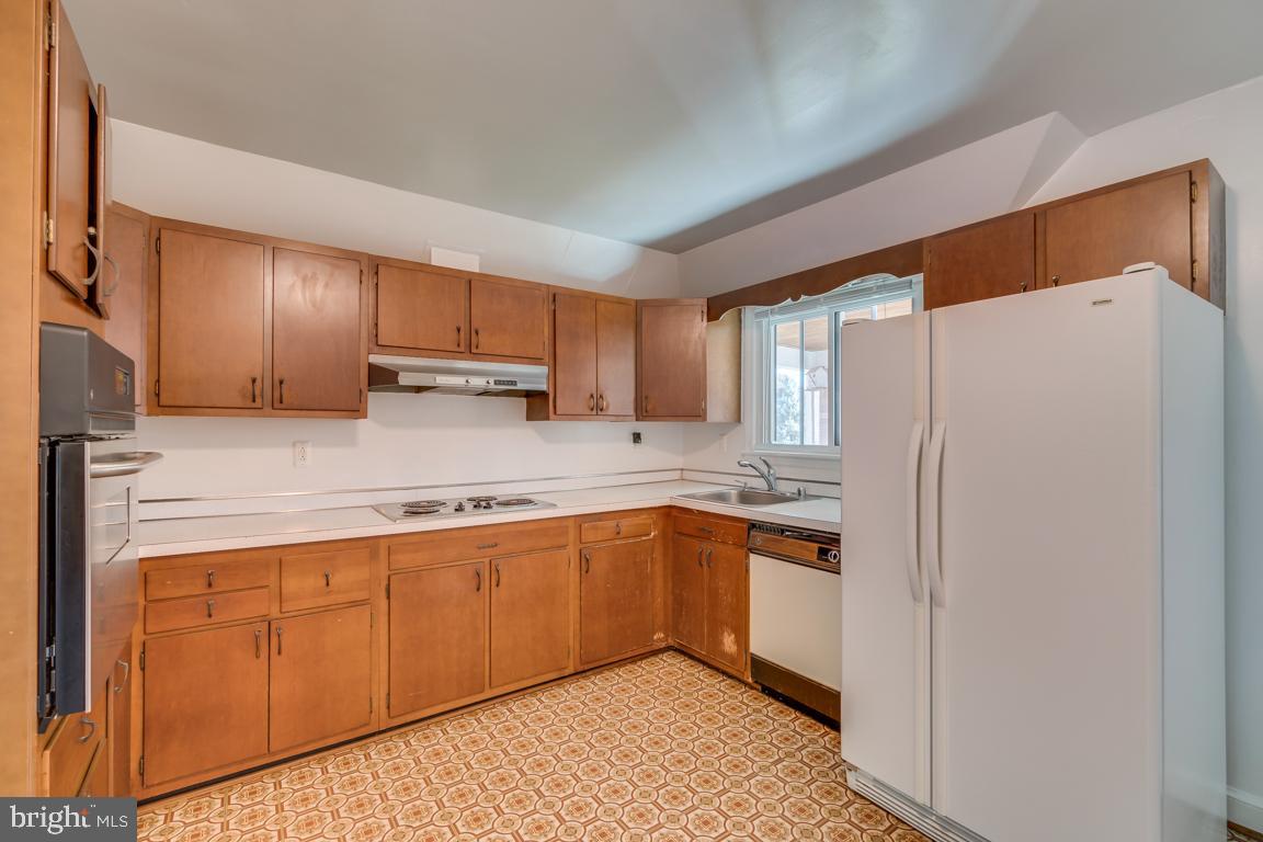 10113 Greenock Road Silver Spring, MD 20901 - Photo 18 of 29 Kitchen